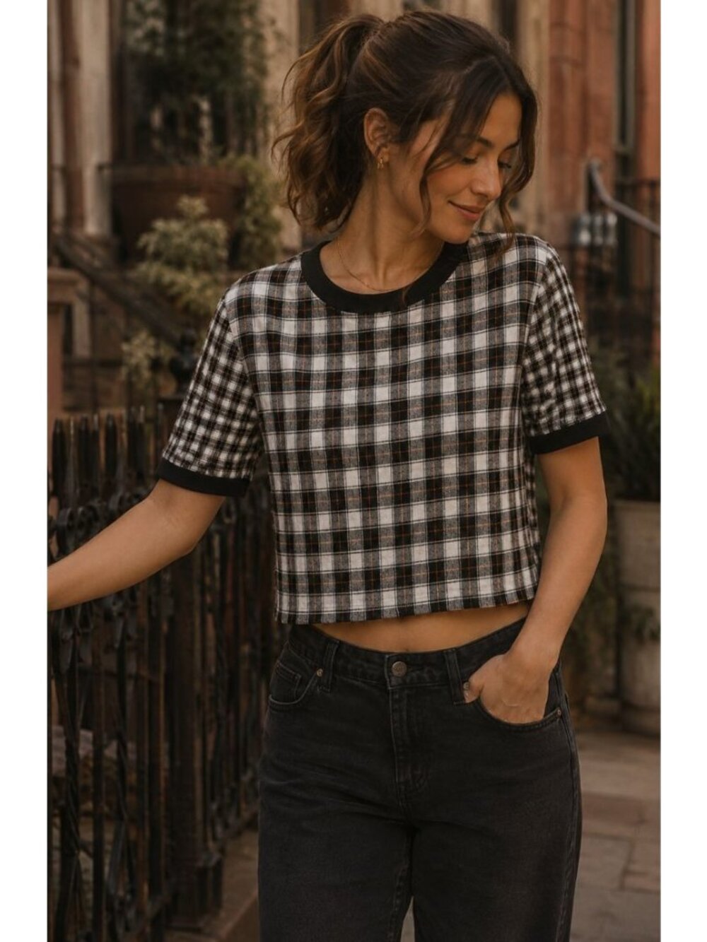Alice + Olivia Piera Plaid Cropped Tee in Shaw Plaid Size S Black - Picture 6 of 6